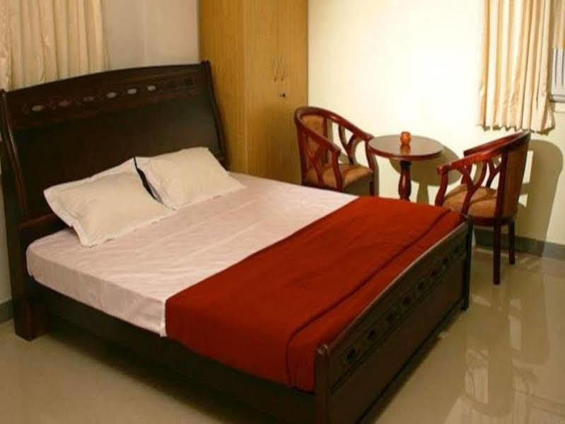 Super Collection O Begumpet Formerly Alpine Glow Sunrise Hyderabad Exteriör bild